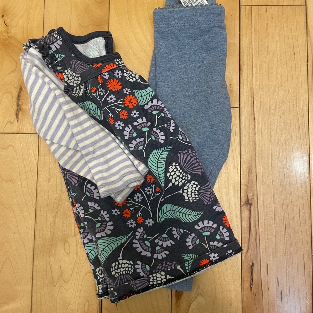Yes Collection outfit 6-9 months, great condition.